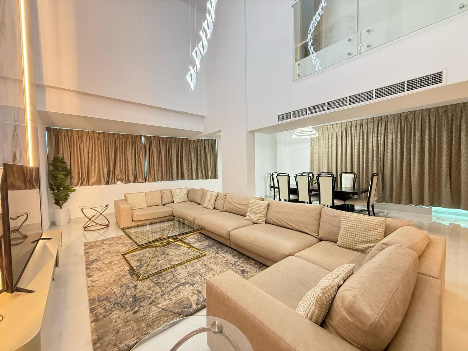Spacious Modernized 2 Bedroom And Duplex 4 Br By Taskeen Homes Apartment