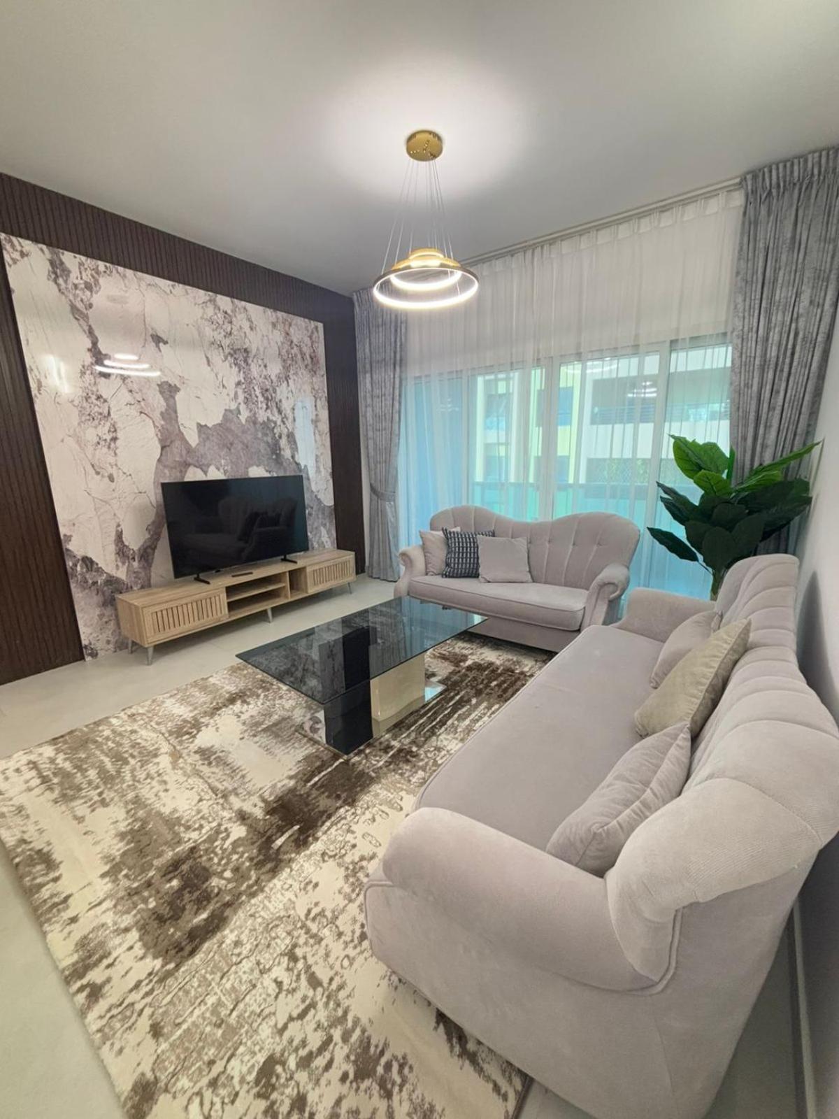 Apartment Spacious Modernized 2 Bedroom And Duplex 4 Br By Taskeen Homes